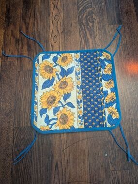 Poupees Yolande Basket Liner, Trivet